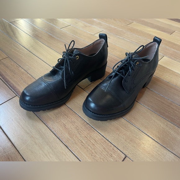 Cole Haan Woman’s Black Leather Lace-Up Heeled Oxfords   Size 11B - Picture 3 of 9